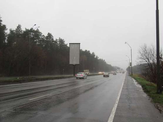 Фото рекламної площини за адресою Броварський просп., на розподілювачі №6 (в напрямку Києва)