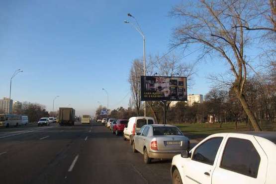 Фото рекламной плоскости по адресу Броварський просп., 200 метрів від ст.м. Лісова