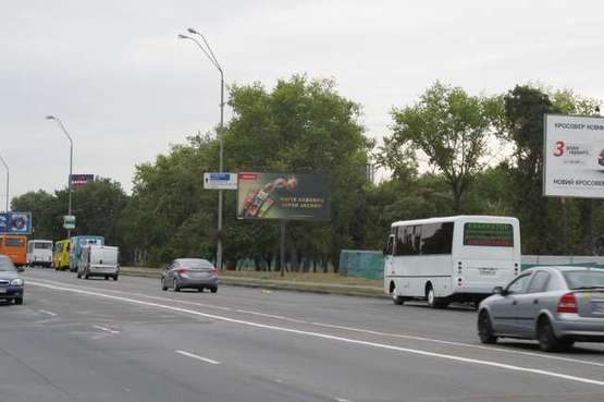 Фото рекламної площини за адресою Броварський просп., між ст. метро "Лісова" і "Чернігівська"