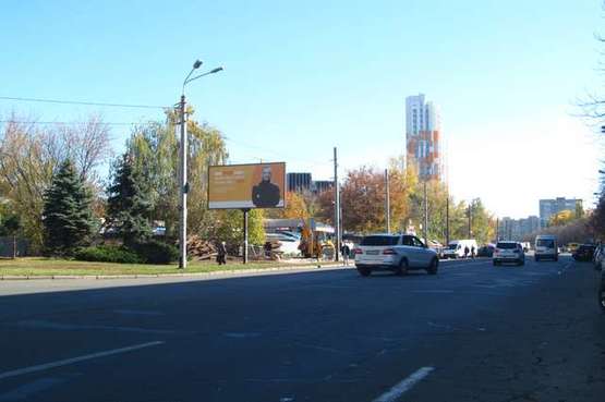 Фото рекламної площини за адресою Кольцова бульв., 15 напроти