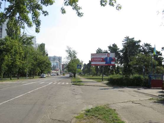 Фото рекламной плоскости по адресу Андрія Малишка вул., 29 напроти