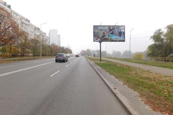 Фото рекламної площини за адресою Райдужна вул., напроти №7