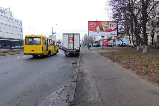 Фото рекламної площини за адресою Автозаводська вул., 25 (в напрямку Луговой вул.)