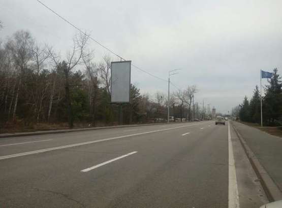 Фото рекламной плоскости по адресу Столичне шосе, 39 напроти бази "Динамо" (в напрямку Києва)