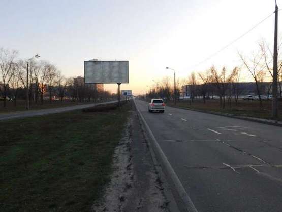 Фото рекламной плоскости по адресу Богатирська вул., 22-А розподілювач  (в напрямку Києва)