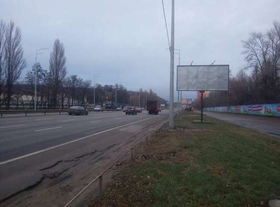 Фото рекламної площини за адресою Столичне шосе, "ЖК SVITLO PARK" 1,7 км до Південого мосту (в напрямку Південого мосту)