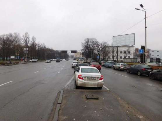 Фото рекламної площини за адресою Бандери Степана просп. (Московський просп.), 9