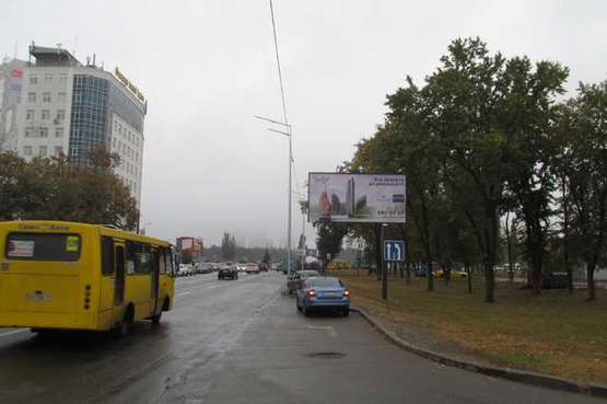 Фото рекламної площини за адресою Харківське шосе, 201-203, напроти