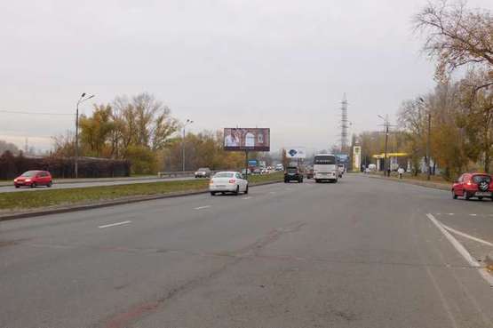 Фото рекламної площини за адресою Богатирська вул., розподілювач - Лугова вул., розподілювач (в направл. ст.метро "Петрівка")