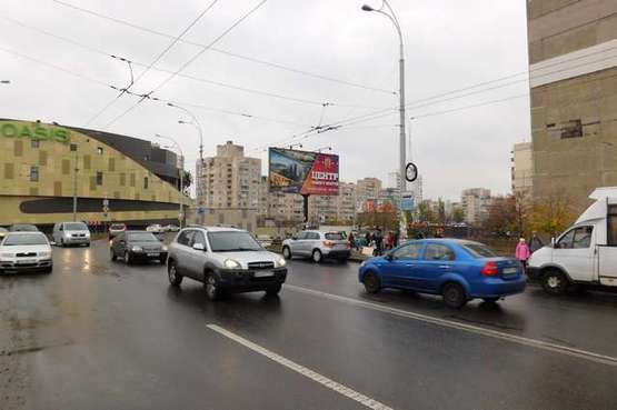 Фото рекламной плоскости по адресу Оболонський просп. - Героїв Дніпра вул., ;ст. метро "Героїв Дніпра"  (в напр. станції метро)