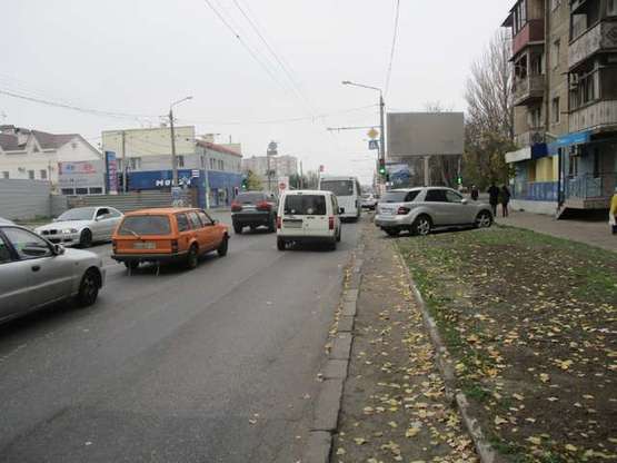 Фото рекламної площини за адресою Космонавта Комарова вул. - Генерала Петрова вул.