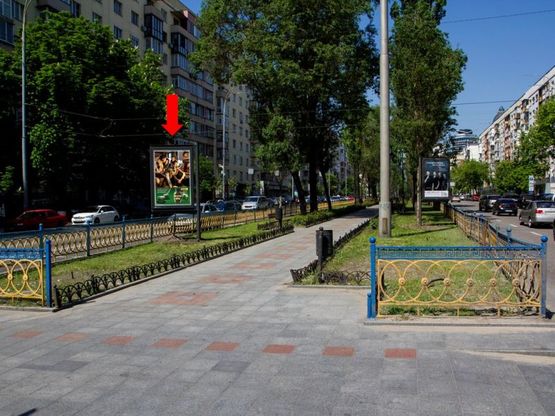 Фото рекламной плоскости по адресу Украинки бул., 24 / Алмазова ул. (бывш. Кутузова ул.), ст. м. "Печерская", на светофоре