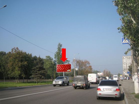 Фото рекламної площини за адресою Малиновского ул., 36, напротив