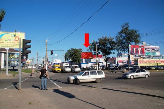 Фото рекламной плоскости по адресу Березинская ул. / Донецкое шоссе, возле ТРЦ "Караван"