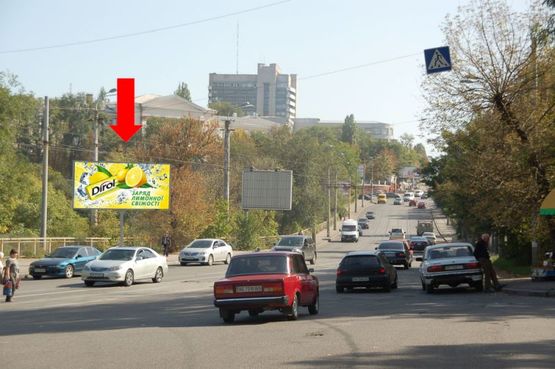 Фото рекламної площини за адресою Исполкомовская ул. / Чернышевского ул., из центра