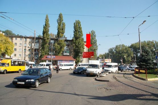 Фото рекламной плоскости по адресу Старомостовая пл. (бывш. Островского пл.) / Пастера ул., напротив "McDonald's"