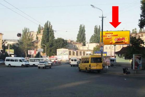 Фото рекламної площини за адресою Старомостовая пл. (бывш. Островского пл.) / Пастера ул., напротив "McDonald's"