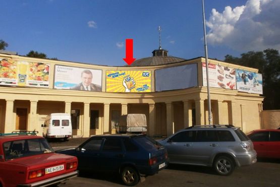 Фото рекламной плоскости по адресу Шмидта ул., 5, напротив центрального рынка, фасад