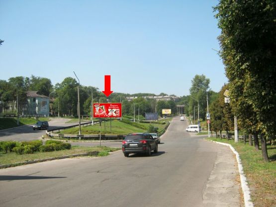 Фото рекламной плоскости по адресу Коммунарная ул. / Гимназический пр. (бывш. Пелина пр.) / Васильевская ул. (бывш. Арсеничева ул.), разделитель