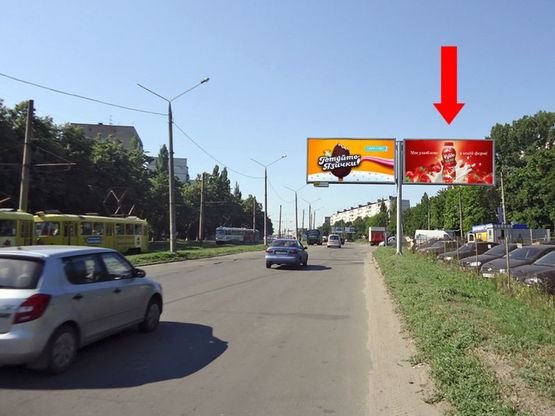 Фото рекламної площини за адресою Тракторостроителей пр., 79/42, разделитель, в сторону ТРЦ "Украина", "Фокстрот", правый