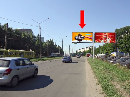 Фото рекламної площини за адресою Тракторостроителей пр., 79/42, разделитель, в сторону ТРЦ "Украина", "Фокстрот", левый