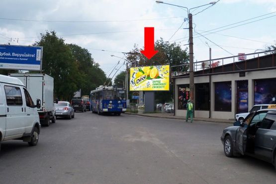 Фото рекламної площини за адресою Московский пр., ст. м. "Индустриальная" (бывш. "Пролетарская"), супермаркет "Восторг", из центра