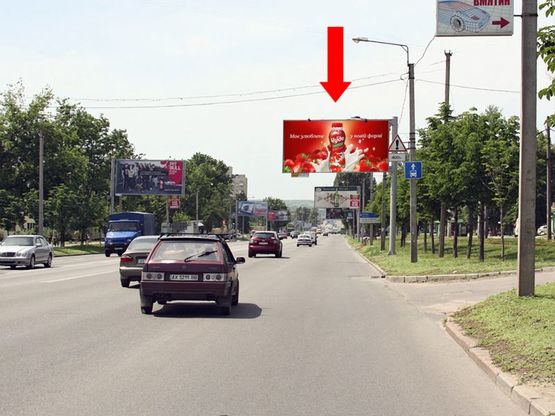 Фото рекламной плоскости по адресу Полтавский шлях, 188 / Победителей ул., флажок, из центра
