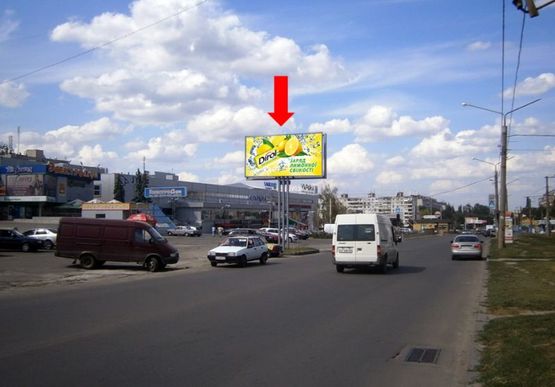 Фото рекламної площини за адресою Тракторостроителей пр., 57, супермаркеты "Велмарт", "Сильпо", "Фокстрот", ТРЦ "Украина", в сторону Ювилейный пр.