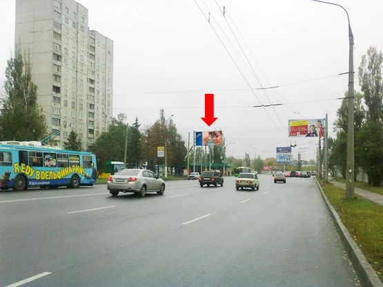 Фото рекламной плоскости по адресу Юбилейный пр. (бывш. 50 лет ВЛКСМ пр.), 34,  в сторону рынка "Барабашово", центра (флажок)