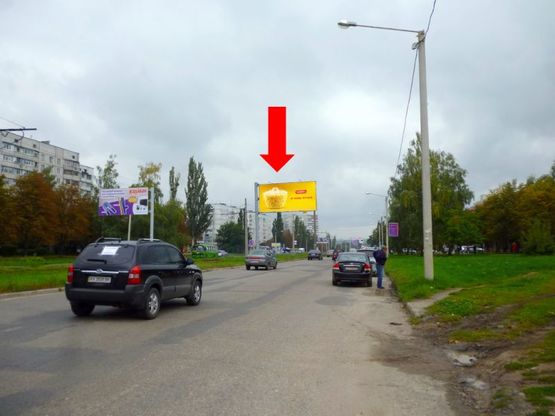 Фото рекламної площини за адресою Победы пр., 55, разделитель, автосалон "Nissan", в сторону Клочковская ул. (флажок)