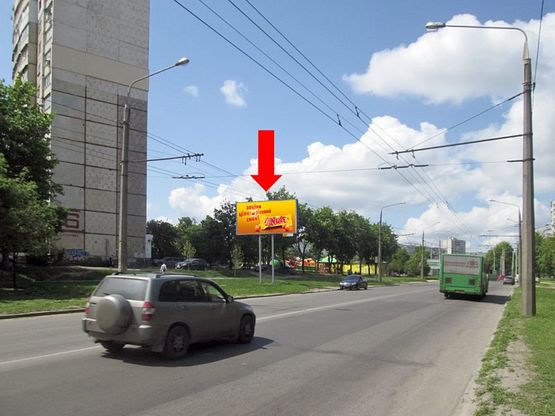 Фото рекламной плоскости по адресу Ахсарова ул., 16, в сторону ст. м. "Алексеевская", из центра