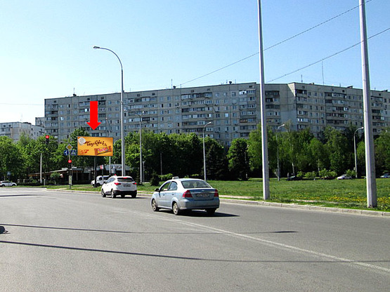 Фото рекламної площини за адресою Ахсарова ул. / Свободы пр., ст. м. "Алексеевская", в сторону Победы пр.