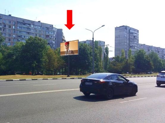 Фото рекламной плоскости по адресу Свободы пр., 40А, в сторону супермаркетов "Сильпо", "Фокстрот", ст. м. "Победа", в центр