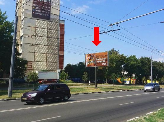 Фото рекламной плоскости по адресу Ахсарова ул., 16, в сторону Науки пр., из центр