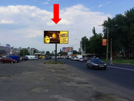 Фото рекламной плоскости по адресу Тракторостроителей пр., 57, супермаркеты "Велмарт", "Сильпо", "Фокстрот", ТРЦ "Украина", в сторону Ювилейный пр.