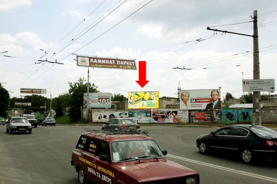 Фото рекламной плоскости по адресу Нефтянников ул. / Макарова ул.