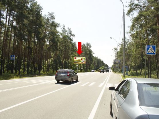 Фото рекламної площини за адресою Столичное шоссе, остановка "Лесная", из Киева