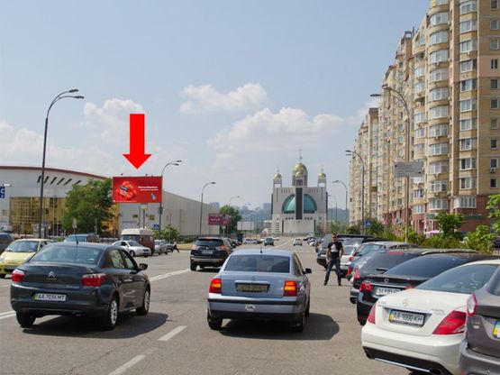 Фото рекламной плоскости по адресу Никольско-Слободская ул., 2В, от Шептицкого ул. (бывш. Луначарского ул.) к МВЦ