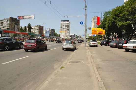Фото рекламної площини за адресою Победы пр., 20/ 2, напротив "Интертоп", "Фокстрот", из центра