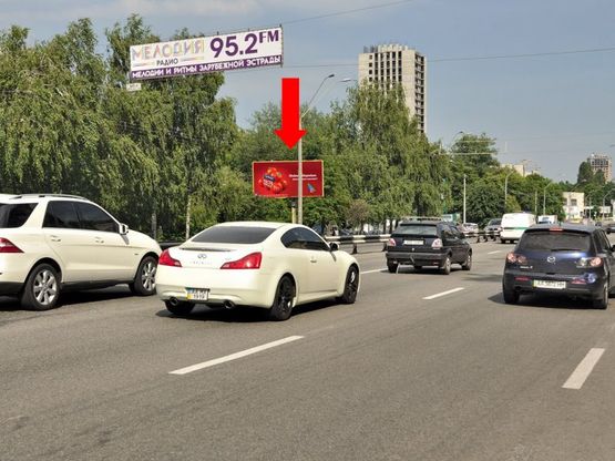 Фото рекламной плоскости по адресу Победы пр., 44-А, киностудия им. Довженко, напротив супермаркет "Эльдорадо", "Сильпо", в центр