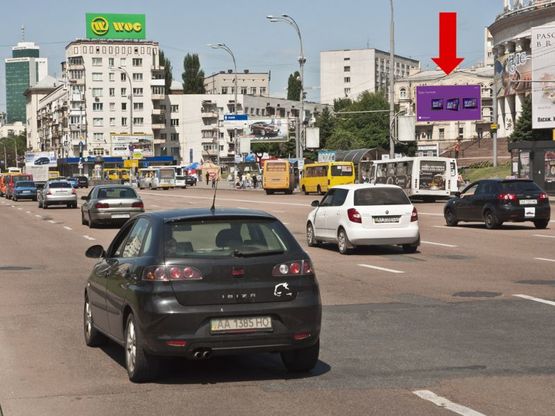 Фото рекламної площини за адресою Победы пл., возле центрального входа в Цирк, из центра