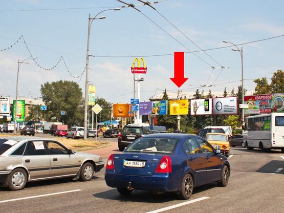 Фото рекламной плоскости по адресу Дарницкая пл. (бывш. Ленинградская пл.), ресторан "МакДональдс", в сторону Гагарина пр.