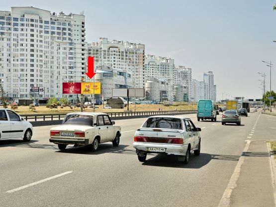Фото рекламной плоскости по адресу Бажана пр. / Гришка ул., 1/ 2, напротив, в центр, правый