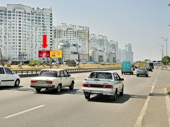Фото рекламной плоскости по адресу Бажана пр. / Гришка ул., 1/ 2, напротив, в центр, левый