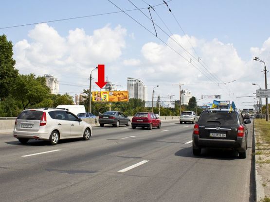 Фото рекламної площини за адресою Бандеры пр. (бывш. Московский пр.), напротив ТЦ "Метро", из центра, левый