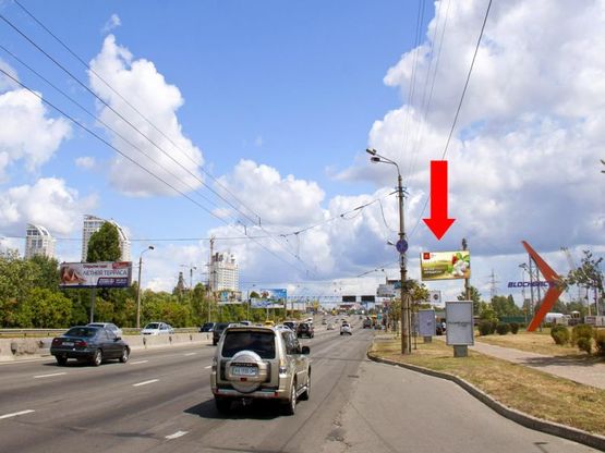 Фото рекламной плоскости по адресу Бандеры пр. (бывш. Московский пр.), напротив ТЦ "Метро", из центра