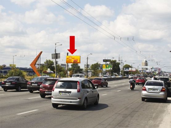 Фото рекламной плоскости по адресу Бандеры пр. (бывш. Московский пр.), напротив ТЦ "Метро", в центр