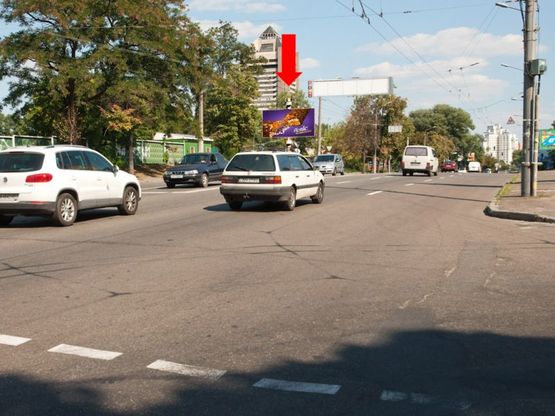 Фото рекламной плоскости по адресу Мельникова ул., 52 / Оранжерейная ул., на светофоре, возле АЗС, в сторону центра