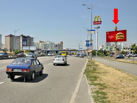 Фото рекламной плоскости по адресу Бажана пр., перед ст. м. "Харьковская", "МакДональдз", в центр
