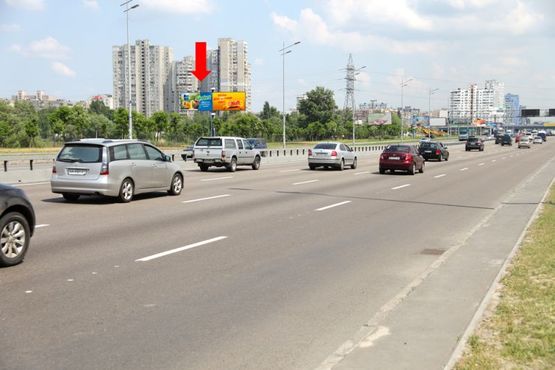 Фото рекламной плоскости по адресу Бажана пр., 26, из центра, левый